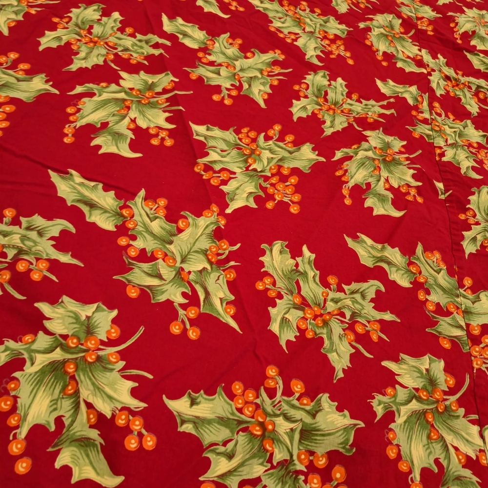 April Cornell 100% Cotton Round Tablecloth - Red Holly Christmas - Picture 4 of 7